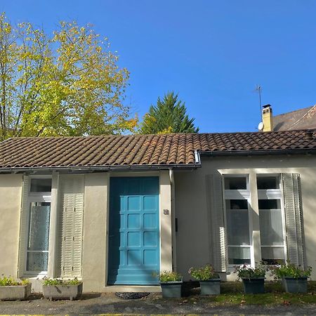 Agreable Petit Gite Avec Piscine Et Jardinet Salies-de-Béarn Kültér fotó