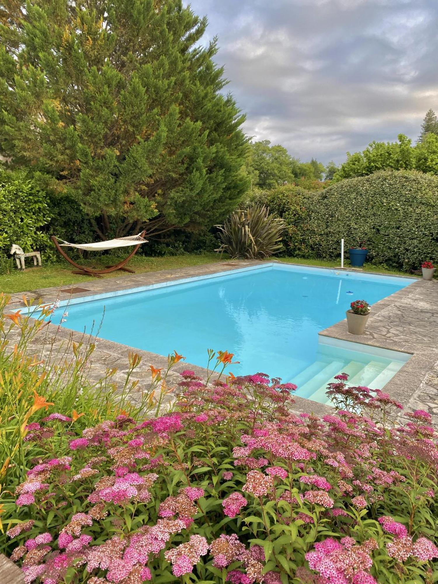Agreable Petit Gite Avec Piscine Et Jardinet Salies-de-Béarn Kültér fotó