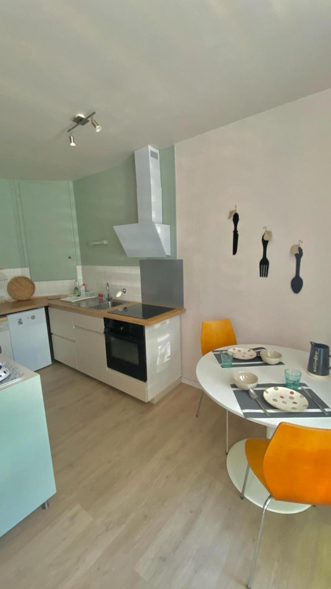 Agreable Petit Gite Avec Piscine Et Jardinet Salies-de-Béarn Kültér fotó